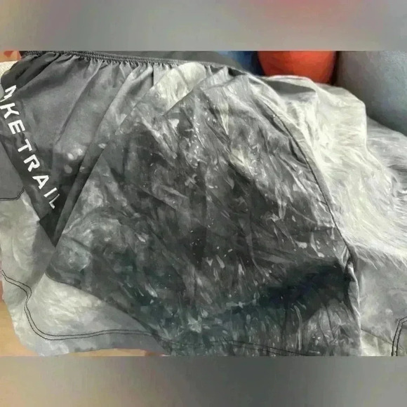 Nike Black and Gray Athletic Shorts for Performance - Picture 5 of 7